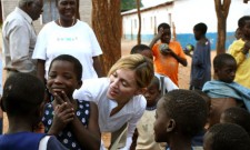 madonna-visiting-children-002